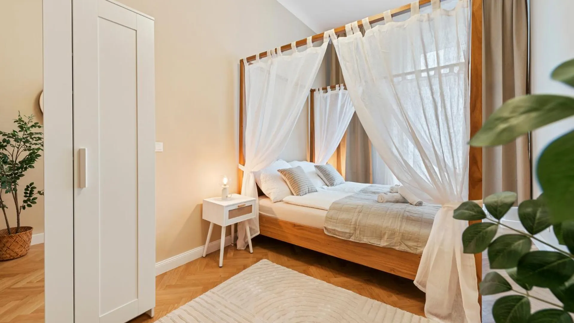 Exclusive 2 Bedroom Apartment Viena